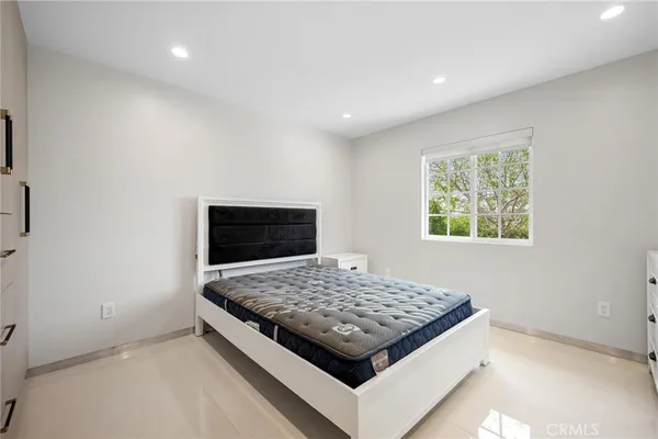 $1,350,000 | 10510 Helendale Avenue, Tujunga, CA 91042