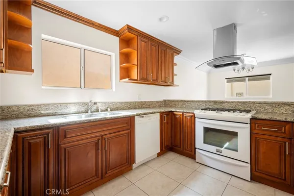 $1,350,000 | 10510 Helendale Avenue, Tujunga, CA 91042