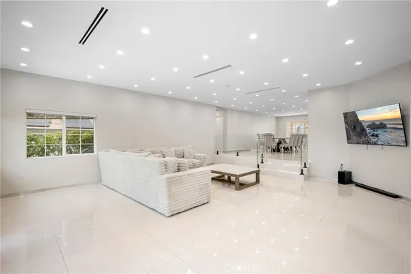 $1,350,000 | 10510 Helendale Avenue, Tujunga, CA 91042