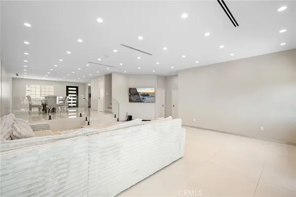 $1,350,000 | 10510 Helendale Avenue, Tujunga, CA 91042