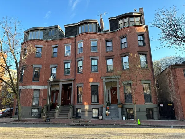 $559,900 | 520 Shawmut Avenue, Unit 1, Boston, MA 02118