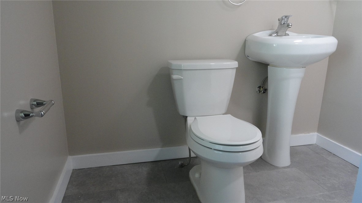 4812 Anderson Road Cleveland, OH 44124 - Photo 25 of 34