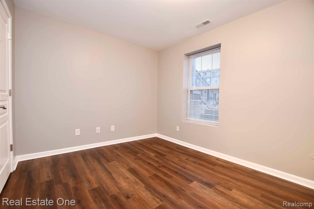 317 Glenhurst Boulevard Rochester, MI 48307 - Photo 18 of 28