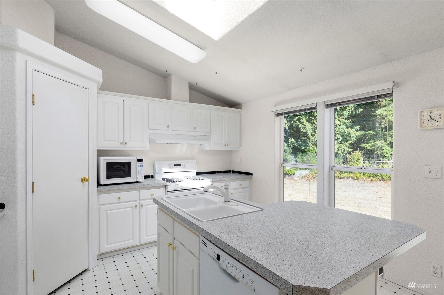 1612 Place Road Port Angeles, WA 98363 - Photo 13 of 40 Gallery Image 13