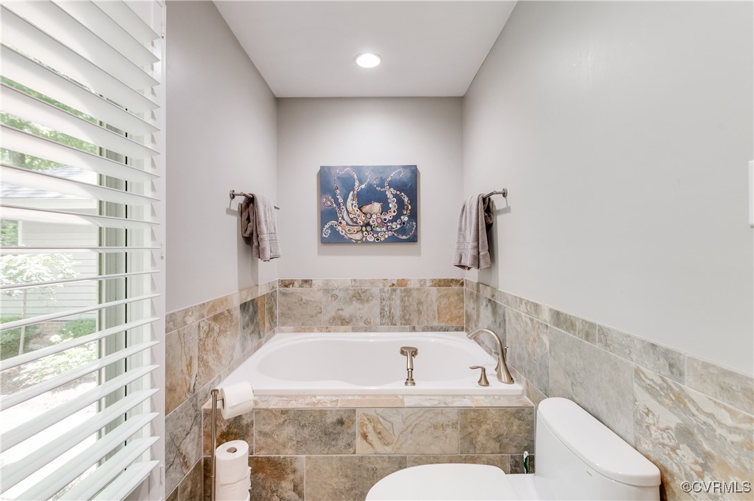 3510 Lansdowne Road Midlothian, VA 23113 - Photo 30 of 47 a bathroom with bathtub and window
