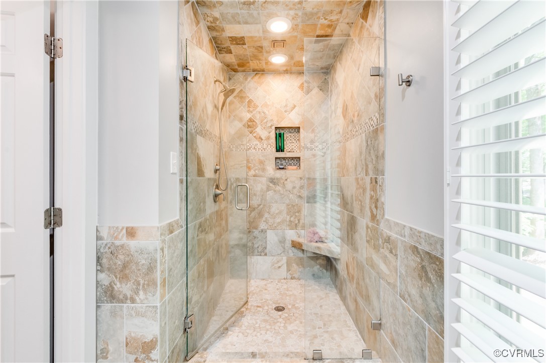 3510 Lansdowne Road Midlothian, VA 23113 - Photo 31 of 47 a bathroom with a glass shower door