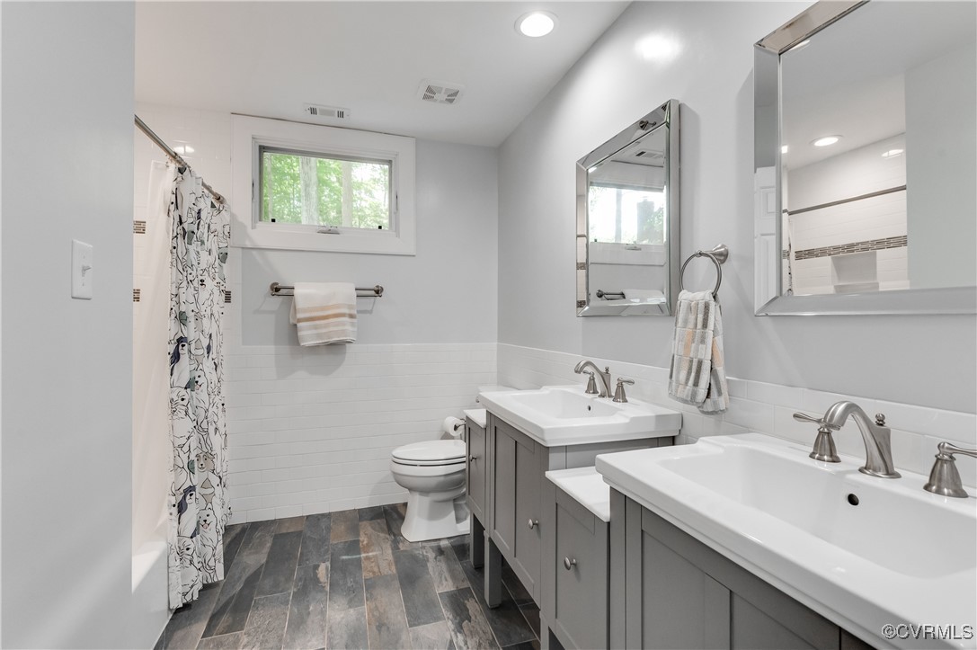 3510 Lansdowne Road Midlothian, VA 23113 - Photo 35 of 47 a bathroom with a toilet sink and mirror