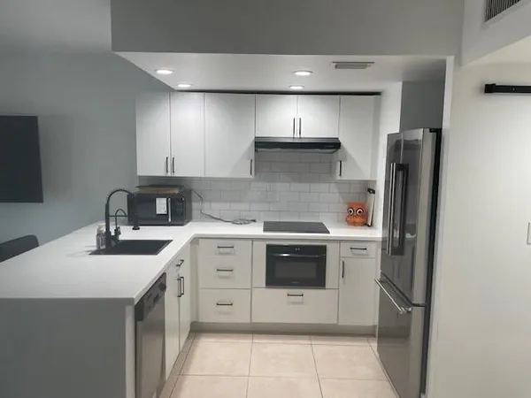 $1,650 | 2900 Northeast 30th Street, Unit B2, Fort Lauderdale, FL 33306