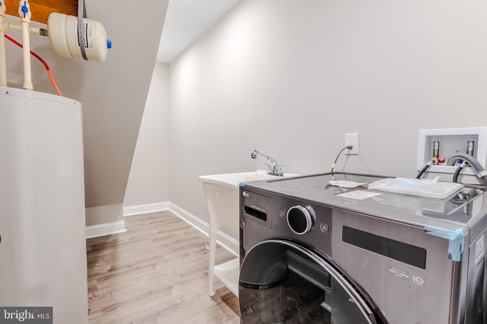 524 Ridge Road Annapolis, MD 21401 - Photo 44 of 53 a utility room with dryer and washer