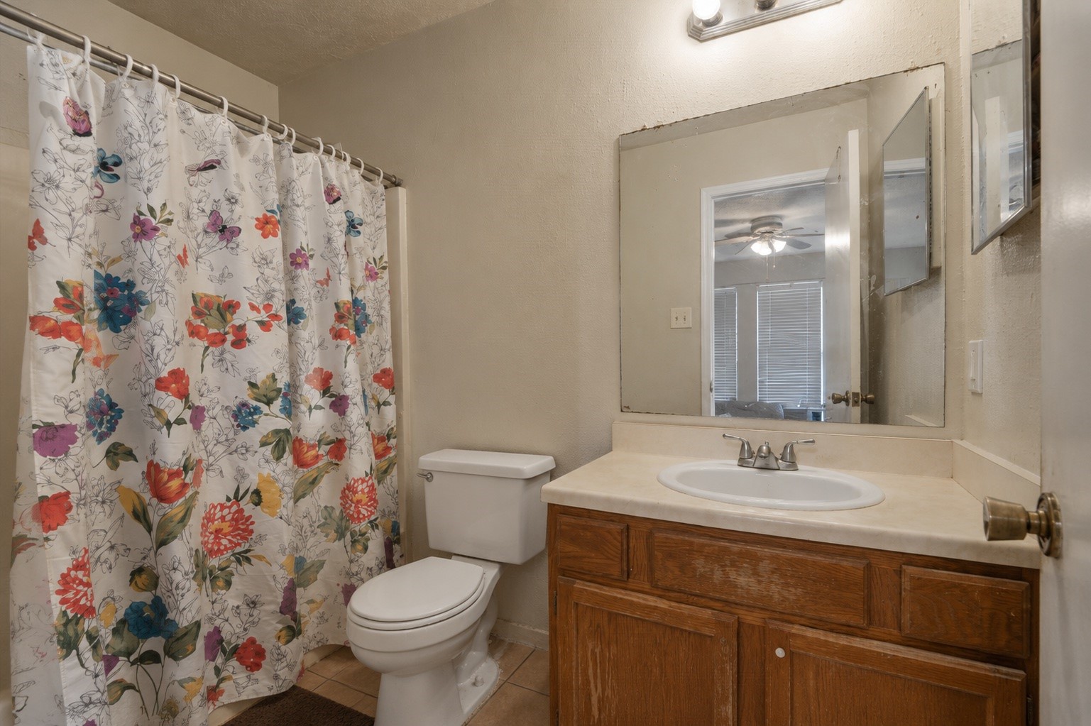 10028 Spring Pl Drive Houston, TX 77070 - Photo 9 of 14 *Primary Bath*For tenant privacy, personal belongings have been digitally removed from these photos. The images otherwise reflect the home's current condition, including existing finishes and cosmetic wear.
