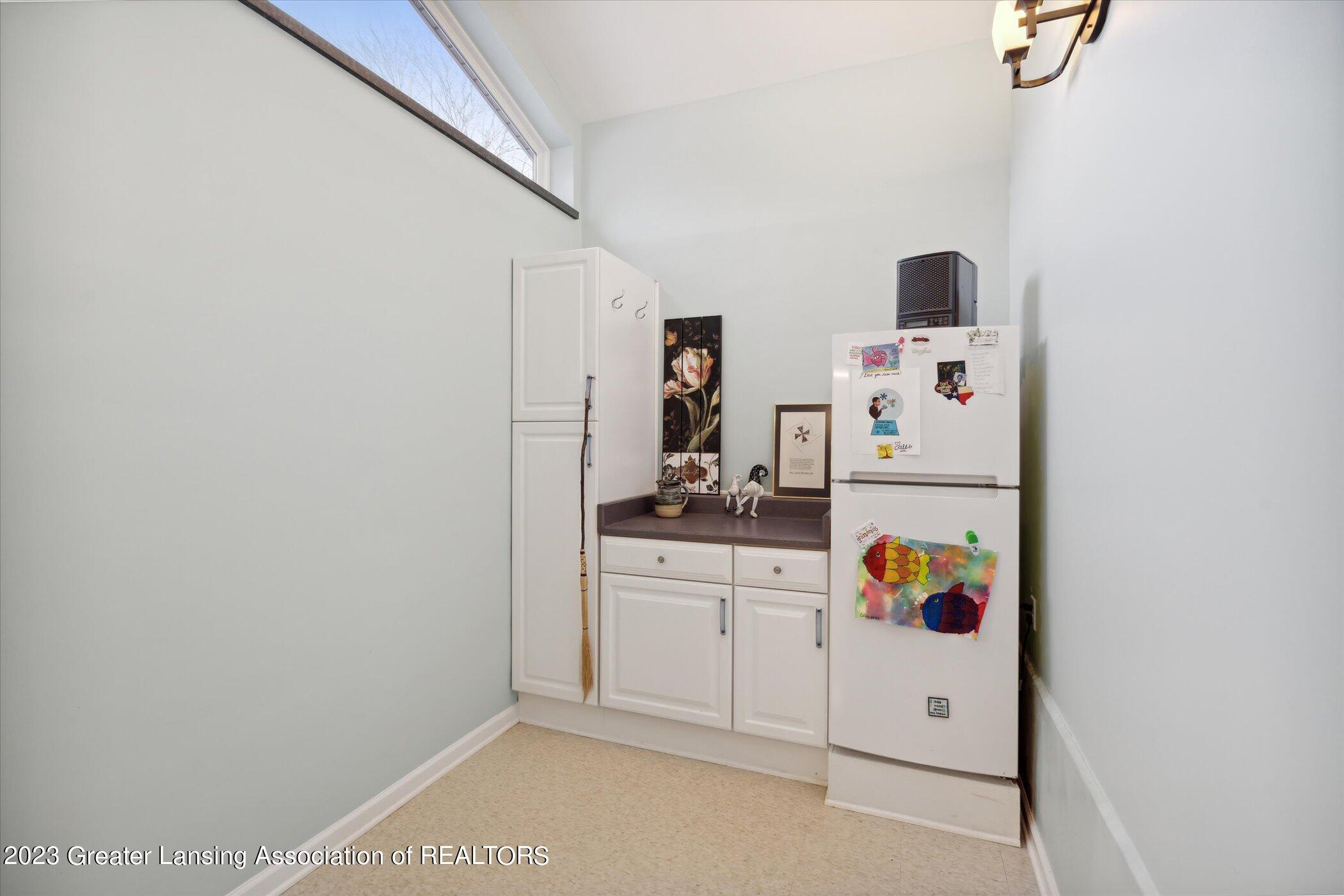 14222 Boichot Road Lansing, MI 48906 - Photo 40 of 70 39-14222-Boichot-Rd-Lansing-MI-48906-Win