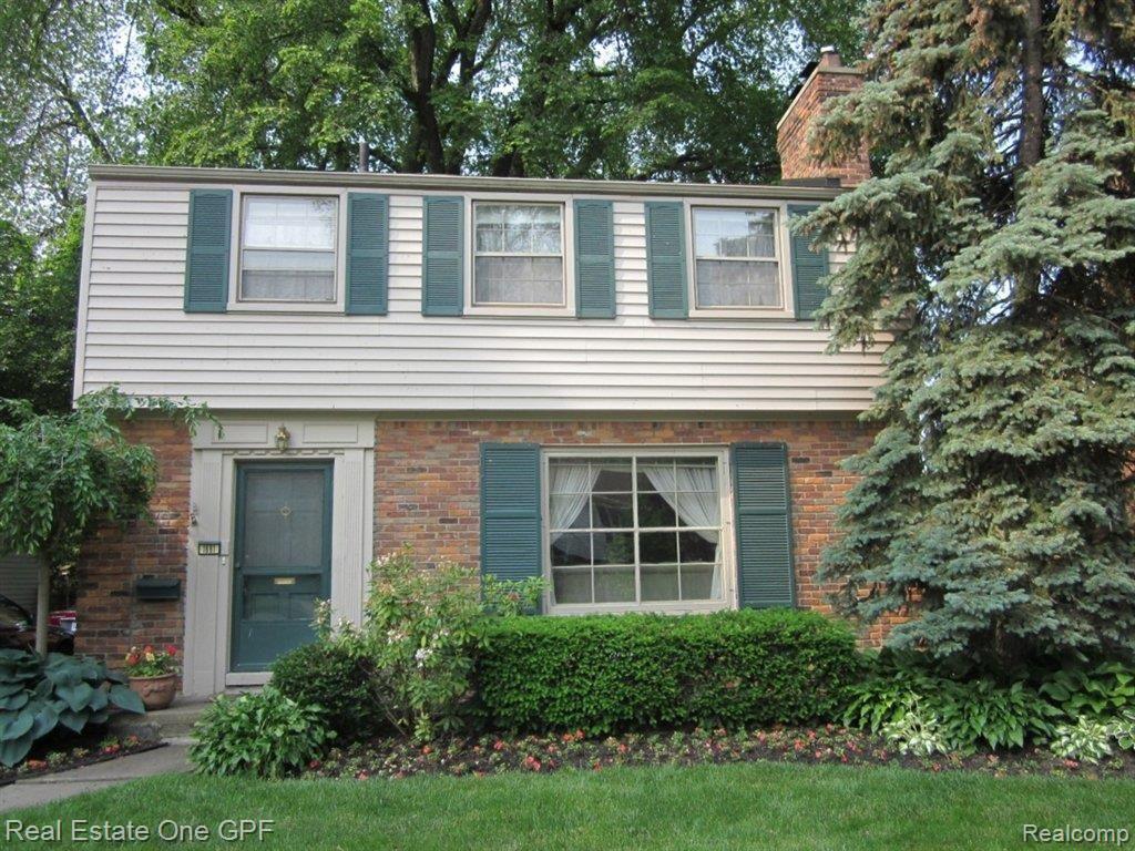 1661 Prestwick Road Grosse Pointe, MI 48236 - Photo 1 of 18 IMG_0799.JPG