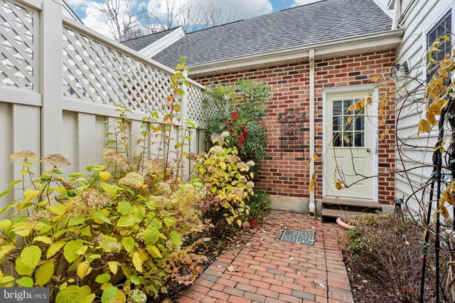 $665,000 | 9 Fenwyck Circle, Phoenixville, PA 19460