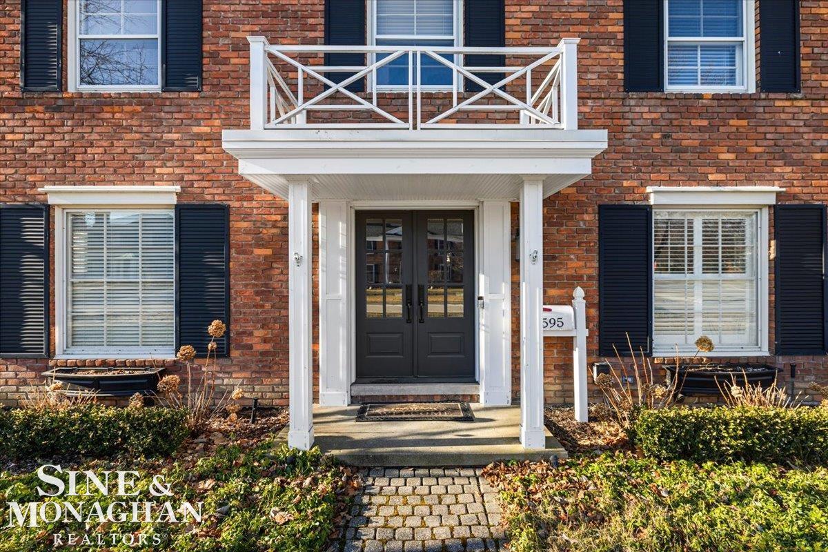 595 Thorntree Road Grosse Pointe Woods, MI 48236 - Photo 2 of 64