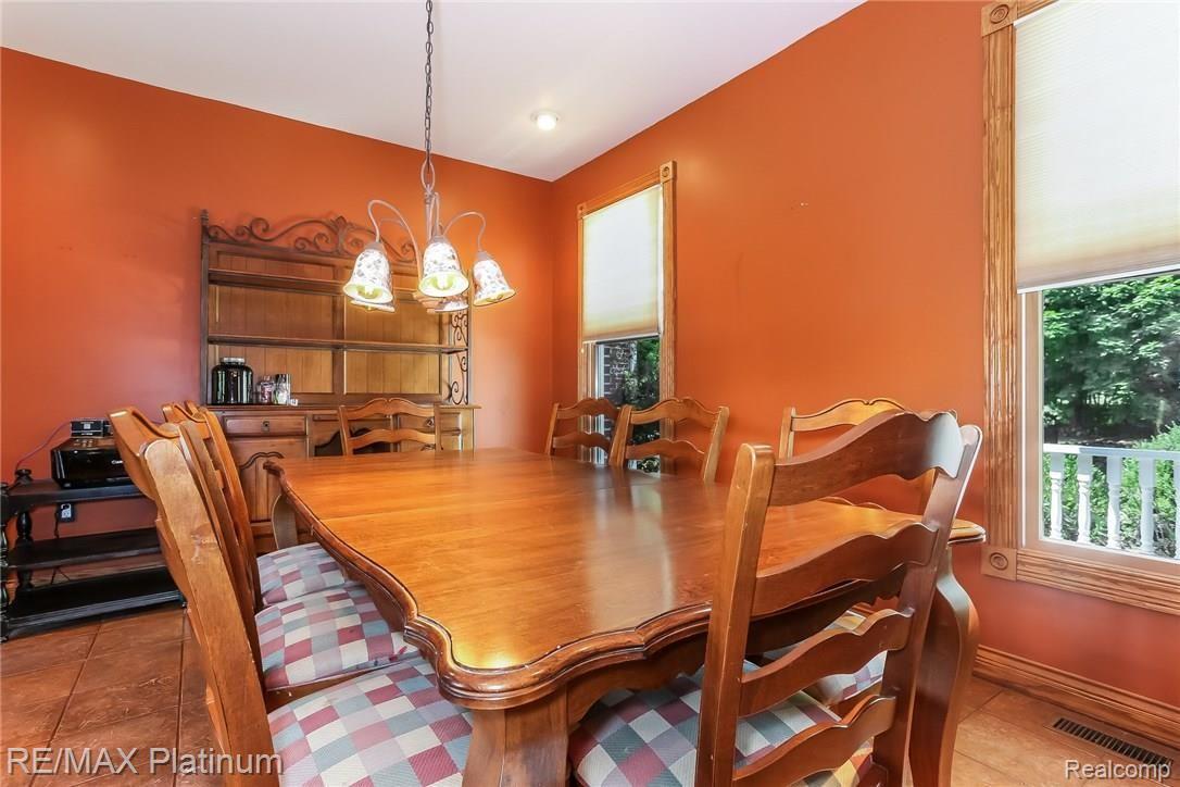 125 Keddle Road Howell, MI 48843 - Photo 8 of 35 Lots of Room For Entertaining In The Dining Area