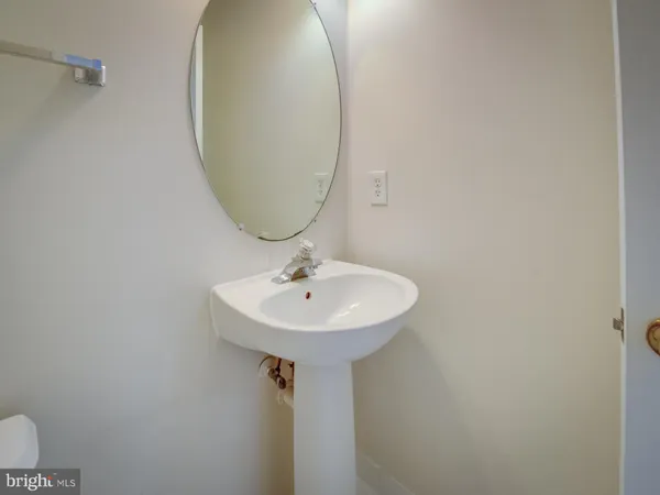 $2,850 | 13510 Turquoise Lane, Herndon, VA 20170