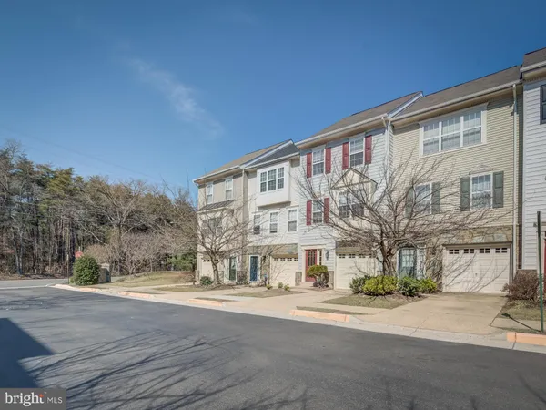 $2,850 | 13510 Turquoise Lane, Herndon, VA 20170