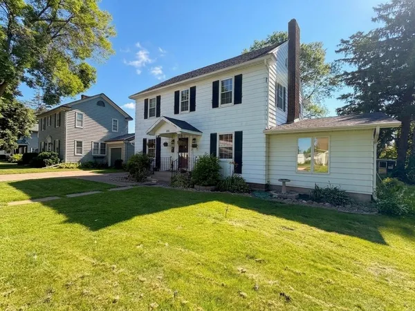 $210,000 | 136 South 1st Street, Barron, WI 54812