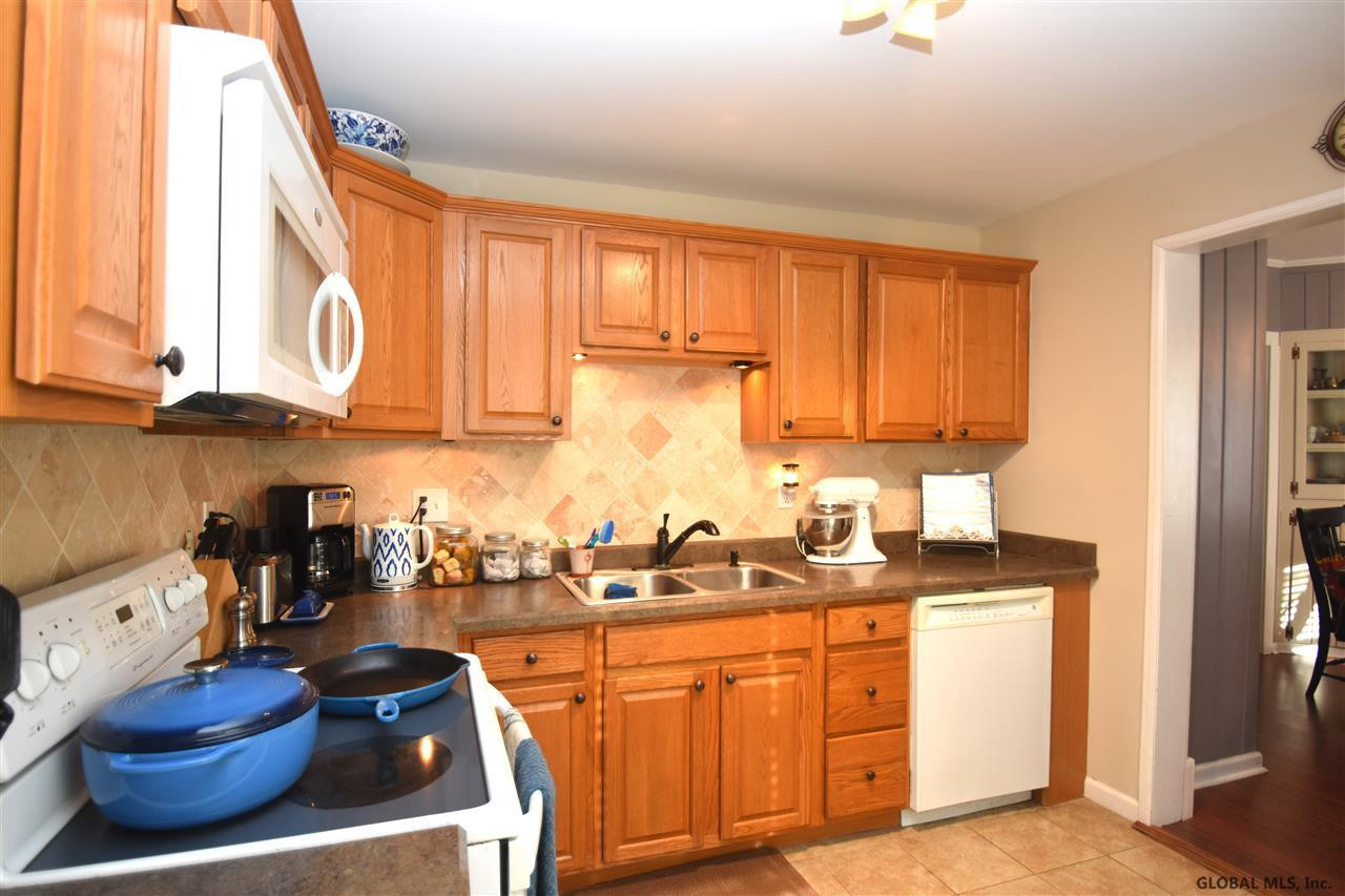 1002 Wayne Road Schenectady, NY 12303 - Photo 4 of 32 Photo 4