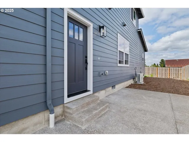 a view of a house with a outdoor space