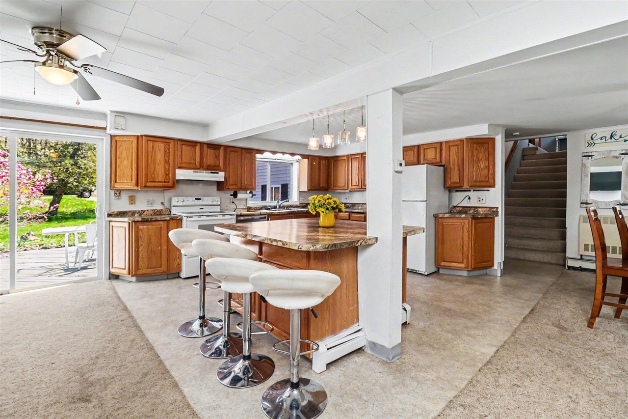 6665 Lakeshore Road Manistee, MI 49660 - Photo 5 of 36