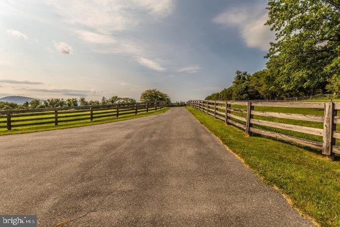 16700 Thurston Road Dickerson, MD 20842 - Photo 4 of 118 Gallery Image 4