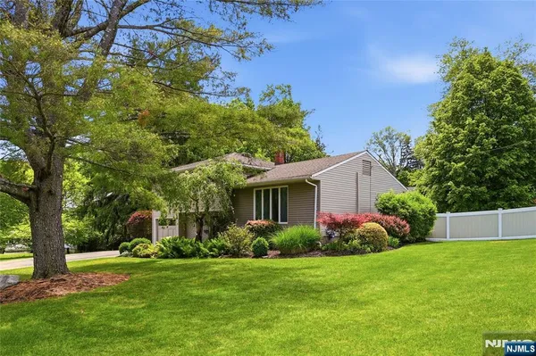$850,000 | 4 Ackerman Street, Waldwick, NJ 07463