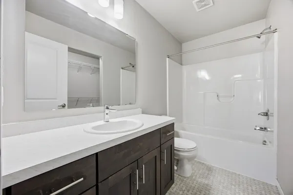 $399,000 | 946 Albert Drive West, West Fargo, ND 58078