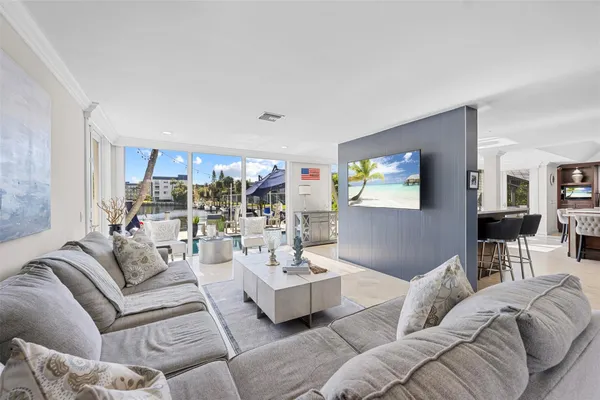 $3,300,000 | 910 Jasmine Drive, Delray Beach, FL 33483