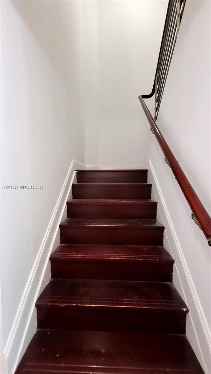 41 Southeast 5th Street, Unit 709 Miami, FL 33131 - Photo 16 of 17 a view of entryway