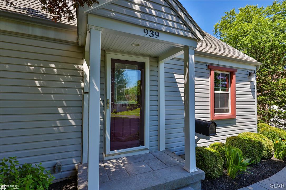 939 Juniper Road Hellertown, PA 18055 - Photo 3 of 49 Gallery Image 3