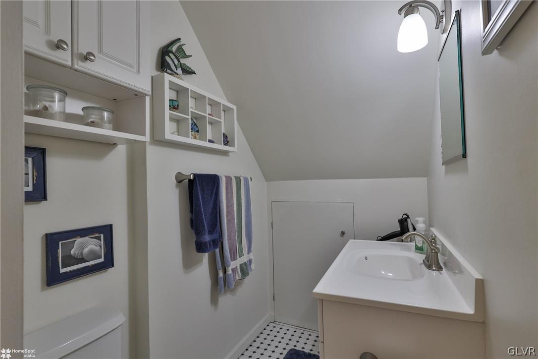 939 Juniper Road Hellertown, PA 18055 - Photo 36 of 49 Gallery Image 36