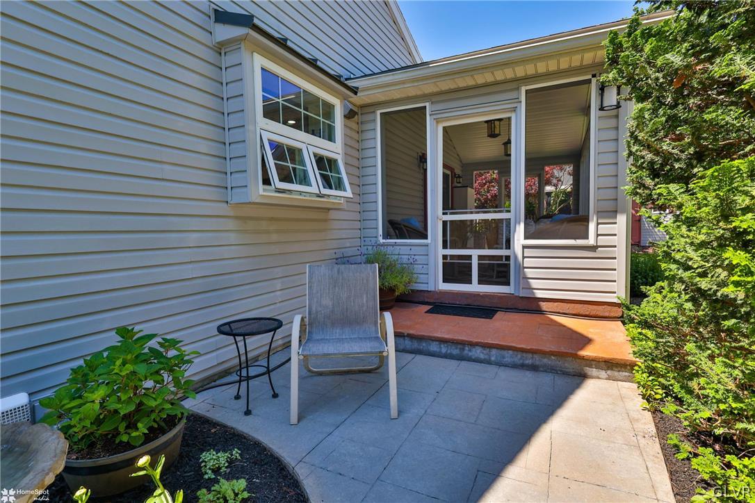 939 Juniper Road Hellertown, PA 18055 - Photo 4 of 49 Gallery Image 4