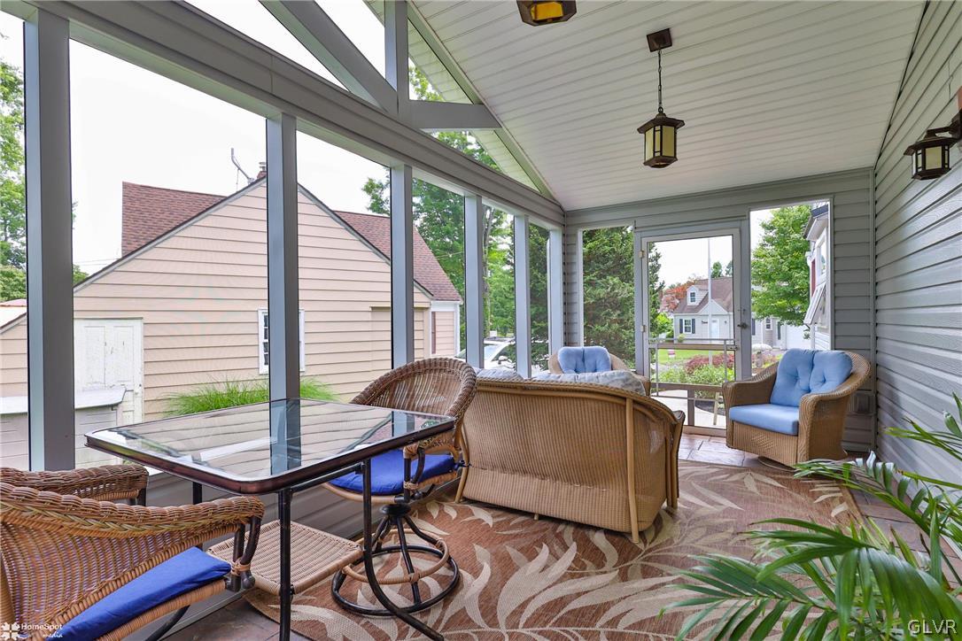 939 Juniper Road Hellertown, PA 18055 - Photo 6 of 49 Gallery Image 6