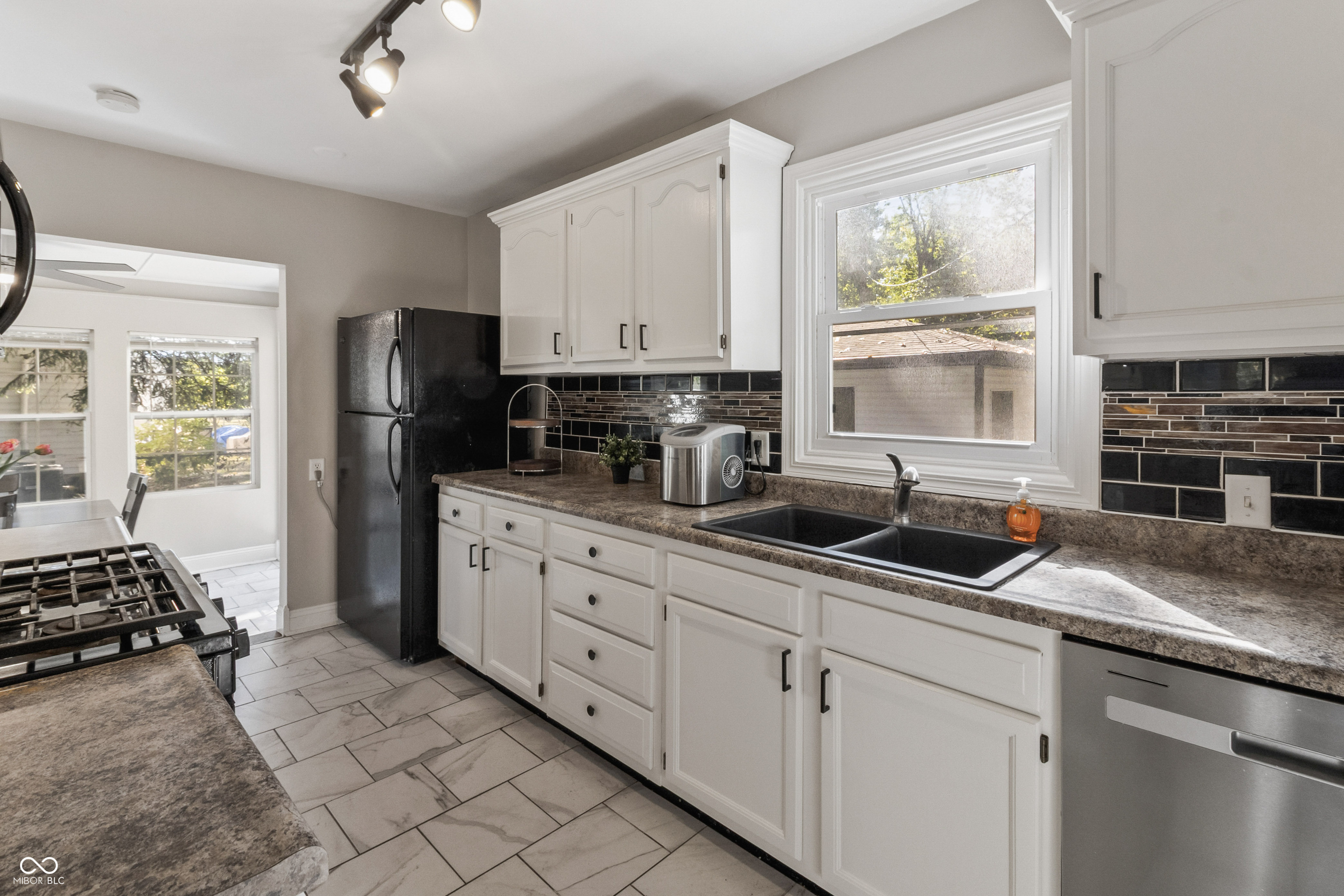 2113 East 65th Street Indianapolis, IN 46220 - Photo 5 of 41