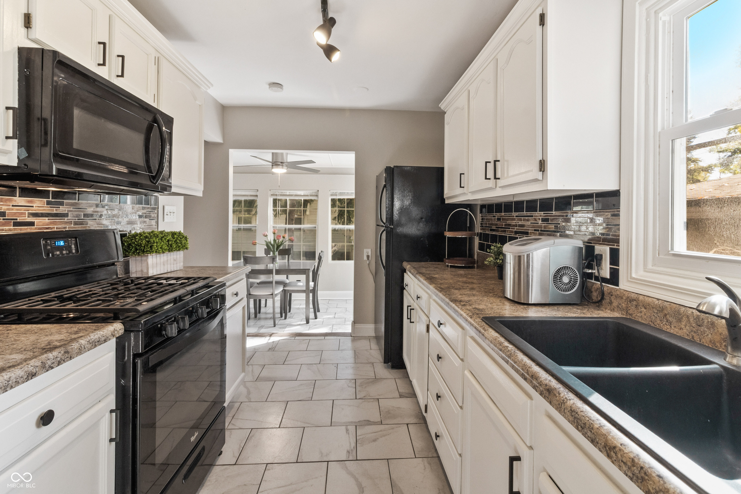 2113 East 65th Street Indianapolis, IN 46220 - Photo 6 of 41