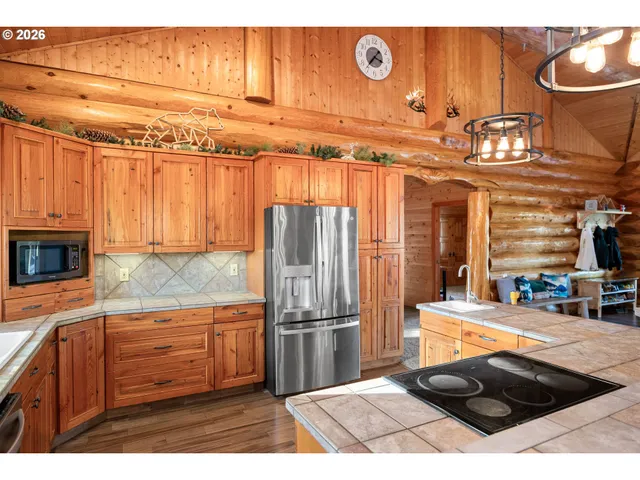 $680,000 | 125 Kestrel Lane, Roseburg, OR 97471