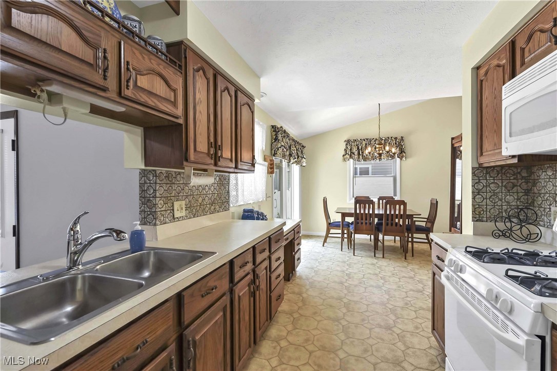 4264 Knickerbocker Road Sheffield Lake, OH 44054 - Photo 15 of 42 Gallery Image 15