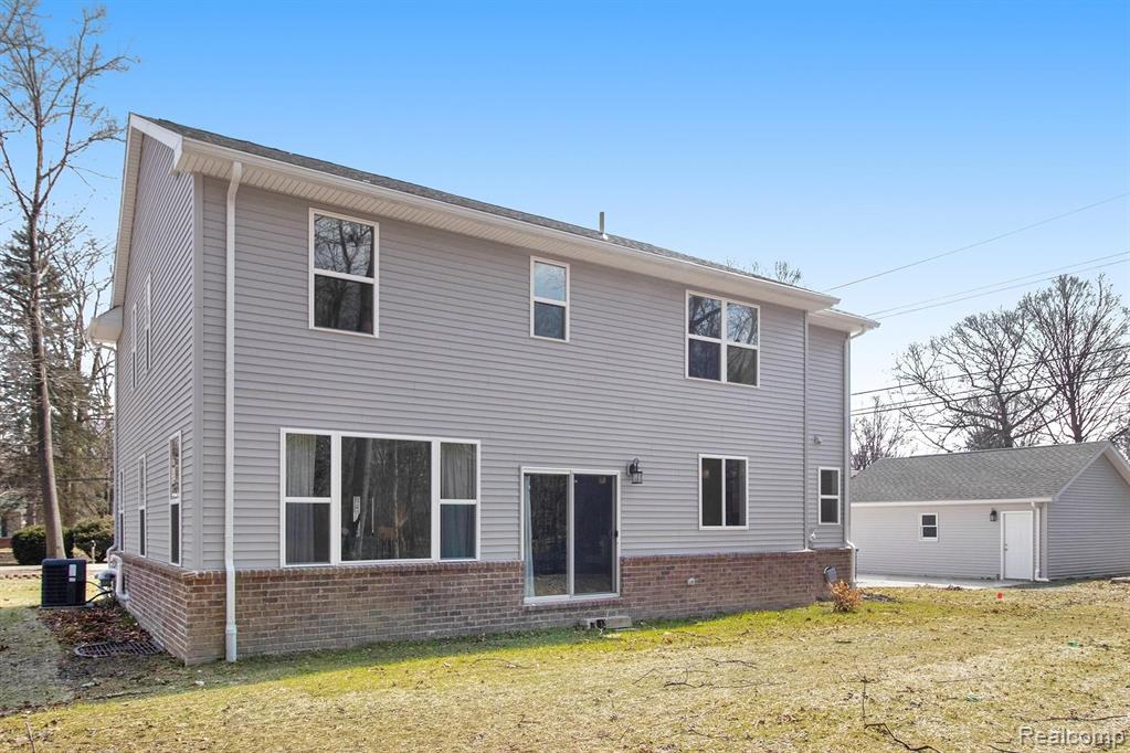 16135 Henry Ruff Road Livonia, MI 48154 - Photo 30 of 38