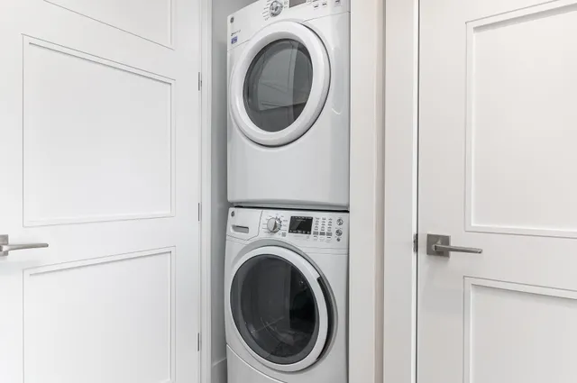 a close up view of a washer and dryer