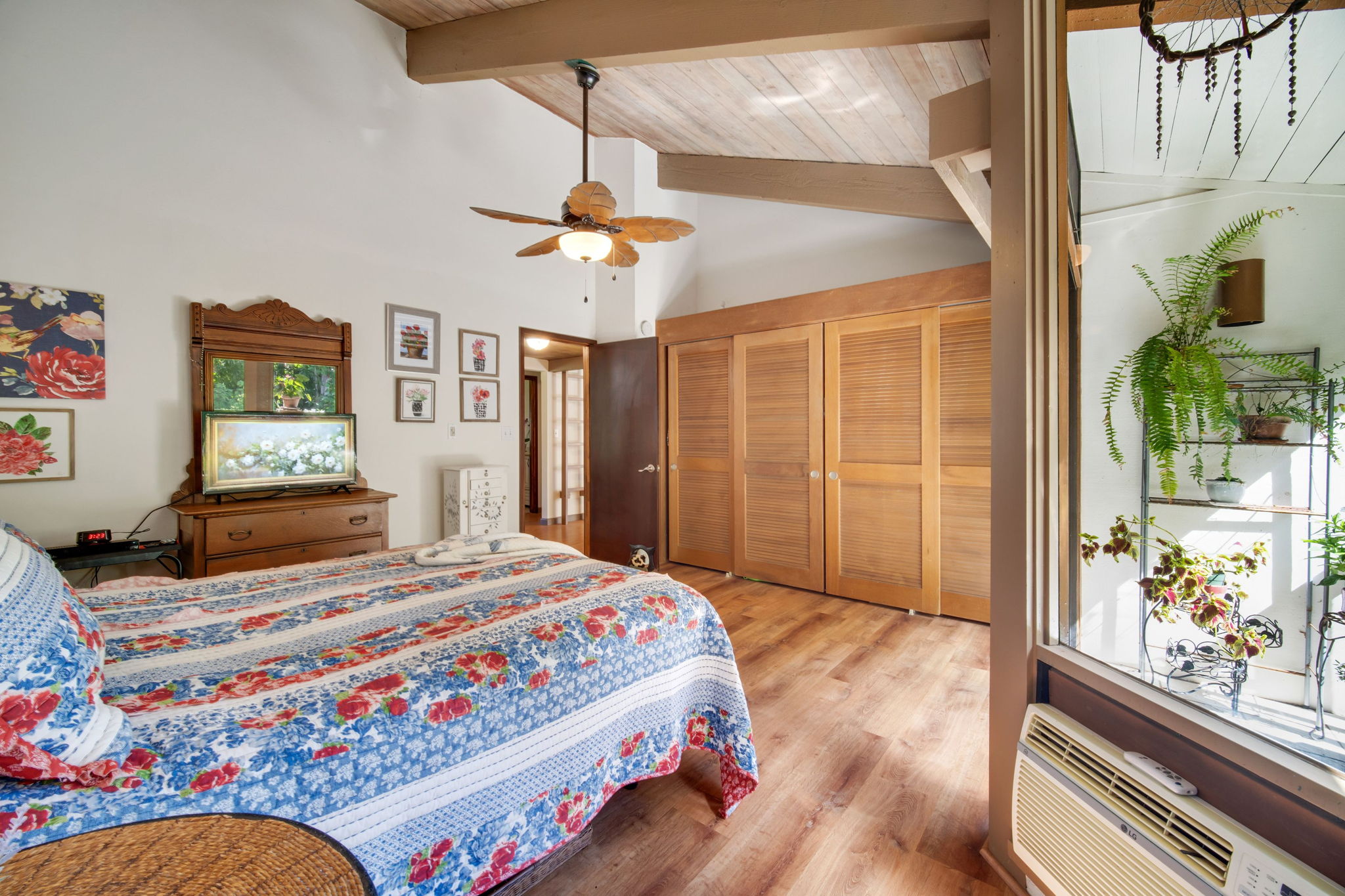 4701 Kawaihau Road, Unit F201 Kapaa, HI 96746 - Photo 12 of 24 a bedroom with a bed chandelier and a window
