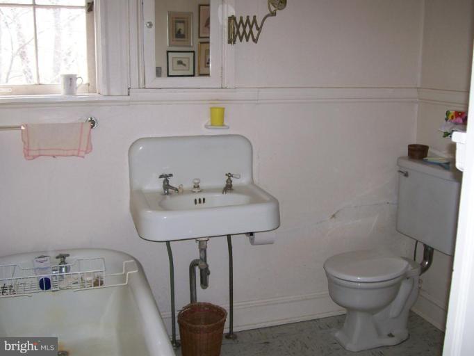 5605 Wexford Road Baltimore, MD 21209 - Photo 13 of 19 Bath #1