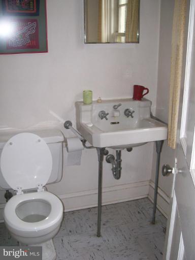 5605 Wexford Road Baltimore, MD 21209 - Photo 15 of 19 Master Bath
