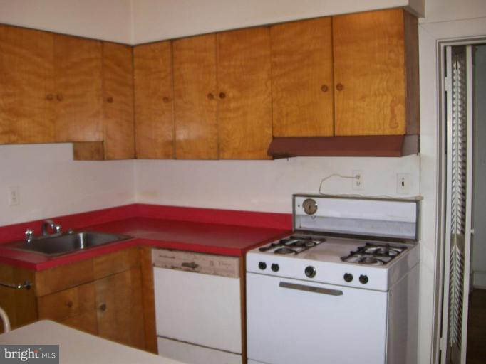5605 Wexford Road Baltimore, MD 21209 - Photo 9 of 19 Kitchen
