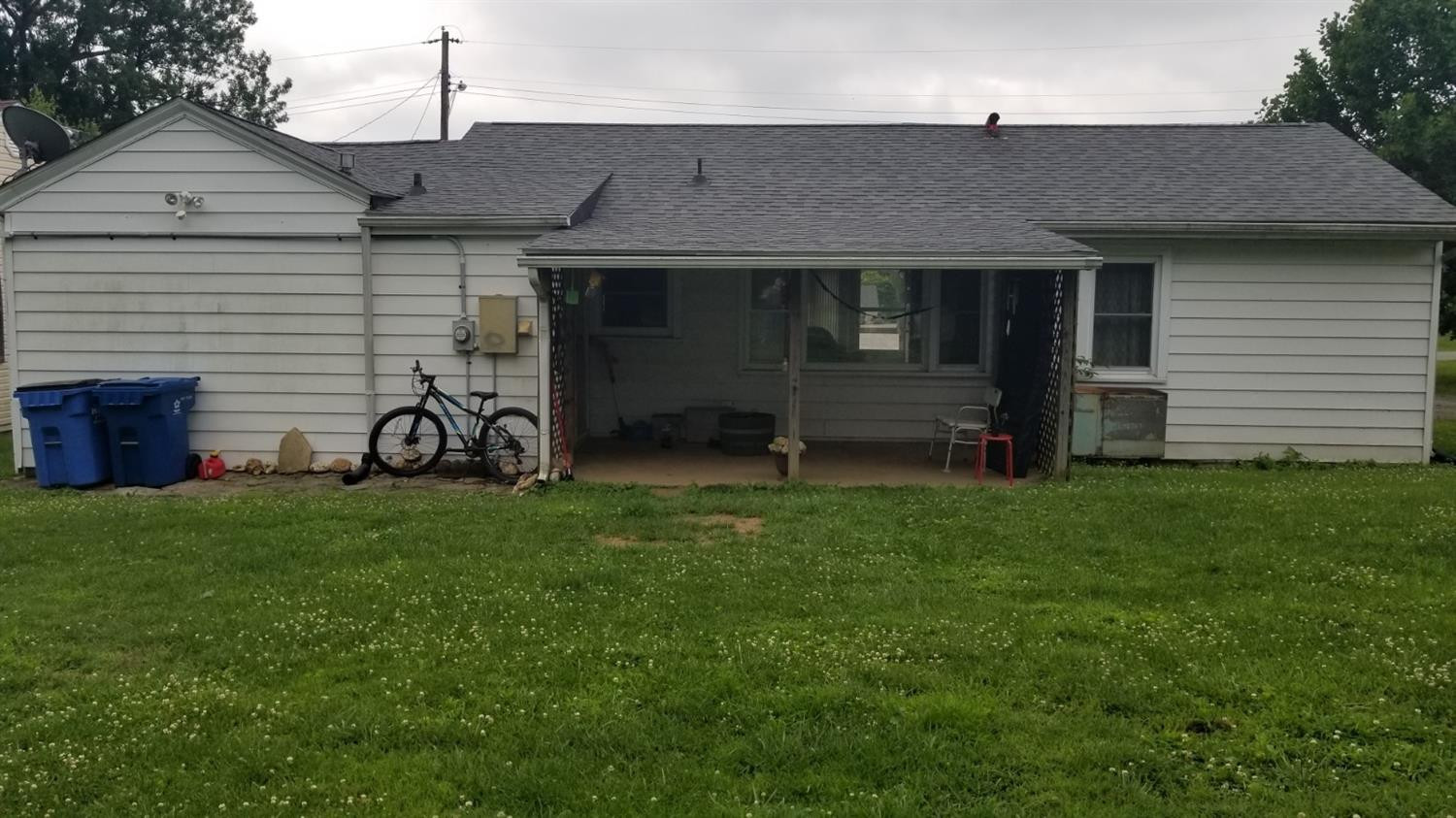 827 Hilltop Road Danville, KY 40422 - Photo 4 of 23 Back of home.