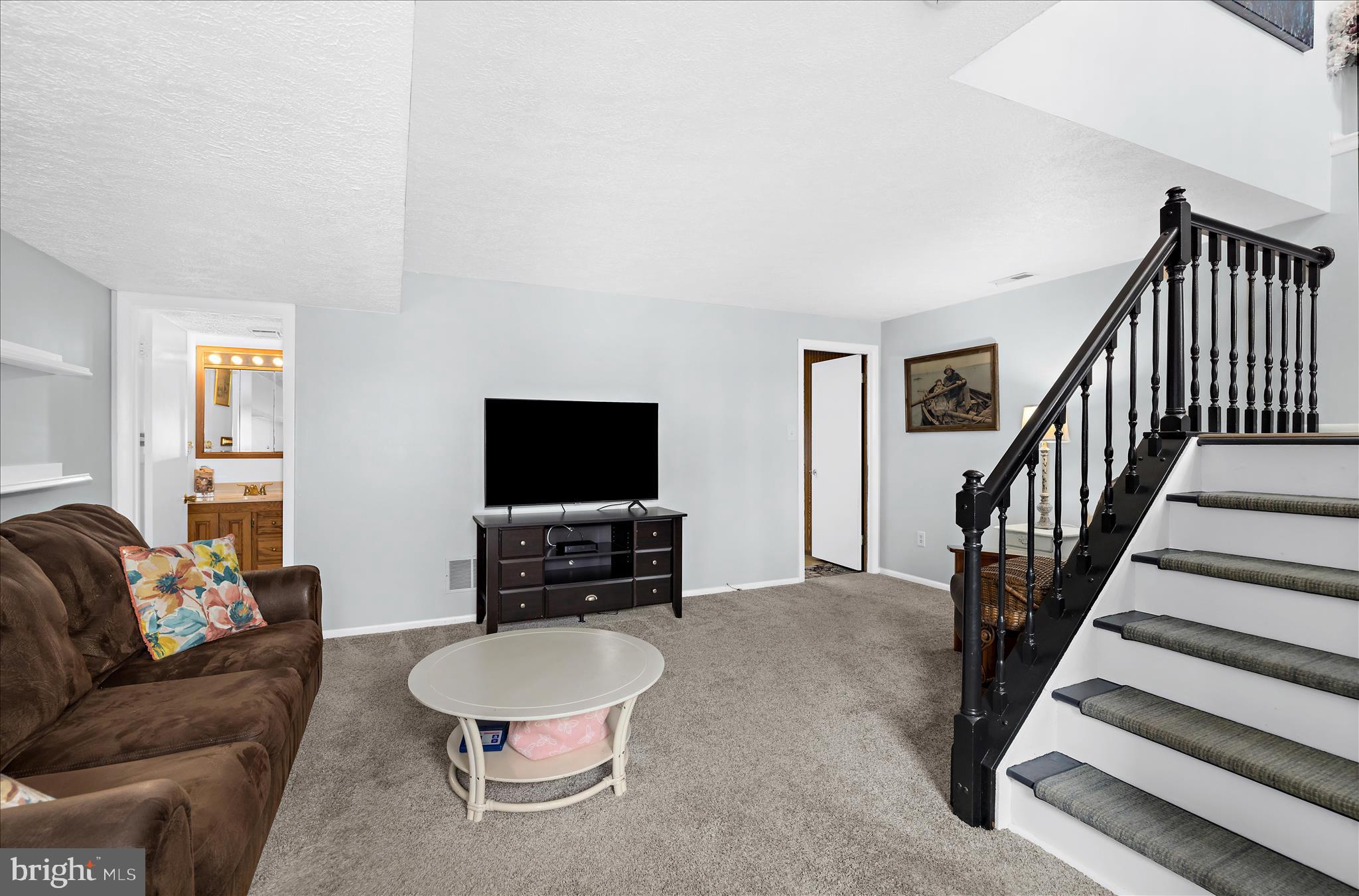 8076 Outing Avenue Pasadena, MD 21122 - Photo 5 of 58