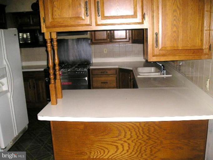 5516 Ivor Street Springfield, VA 22151 - Photo 2 of 8 Kitchen
