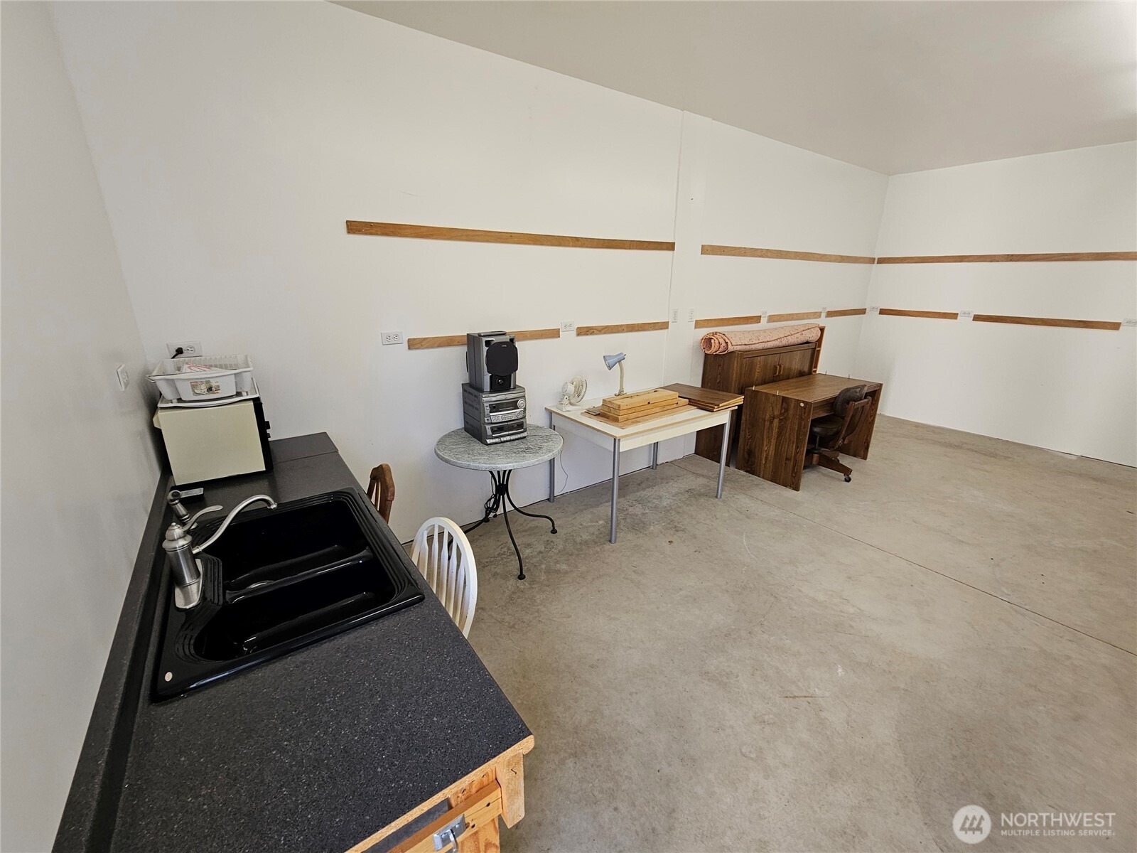 17103 Camas Run Lane Southwest Rochester, WA 98579 - Photo 24 of 40 a living room with furniture