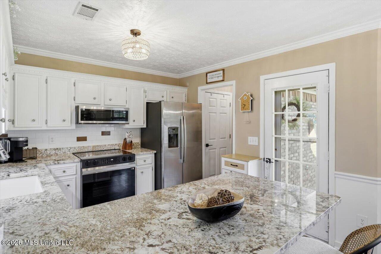 209 Pine Place Madison, MS 39110 - Photo 11 of 30 11-209 Pine Pl _ Home Tours MS