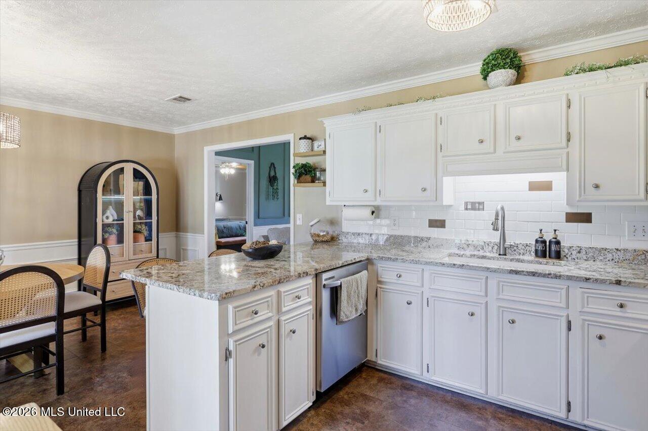 209 Pine Place Madison, MS 39110 - Photo 12 of 30 12-209 Pine Pl _ Home Tours MS